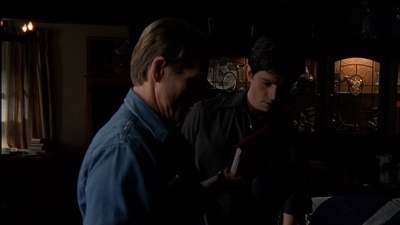 ROSWELL_-_E2X03_SURPRISE_067.jpg