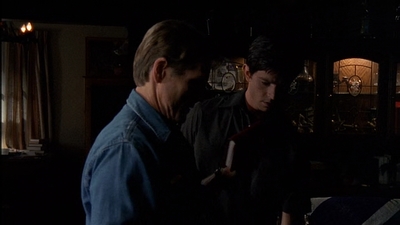 ROSWELL_-_E2X03_SURPRISE_068.jpg