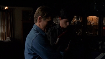 ROSWELL_-_E2X03_SURPRISE_071.jpg