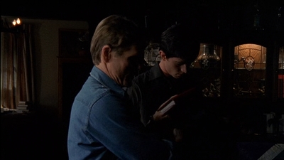 ROSWELL_-_E2X03_SURPRISE_072.jpg