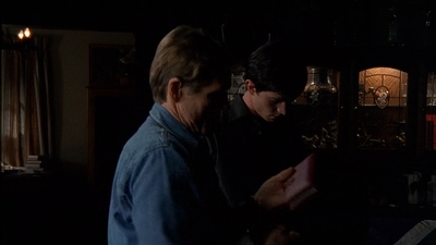 ROSWELL_-_E2X03_SURPRISE_074.jpg
