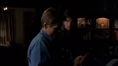ROSWELL_-_E2X03_SURPRISE_076.jpg