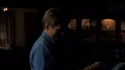 ROSWELL_-_E2X03_SURPRISE_079.jpg