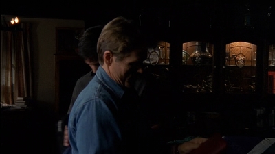ROSWELL_-_E2X03_SURPRISE_081.jpg