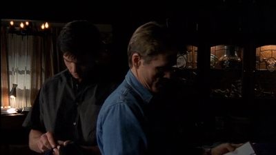 ROSWELL_-_E2X03_SURPRISE_088.jpg