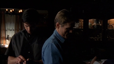 ROSWELL_-_E2X03_SURPRISE_090.jpg