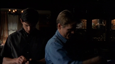 ROSWELL_-_E2X03_SURPRISE_092.jpg