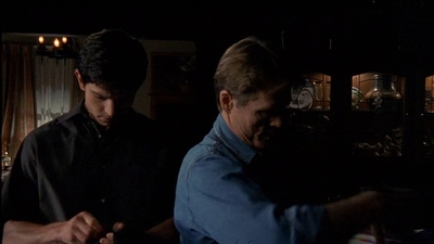 ROSWELL_-_E2X03_SURPRISE_093.jpg