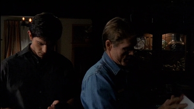 ROSWELL_-_E2X03_SURPRISE_097.jpg