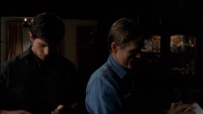 ROSWELL_-_E2X03_SURPRISE_098.jpg
