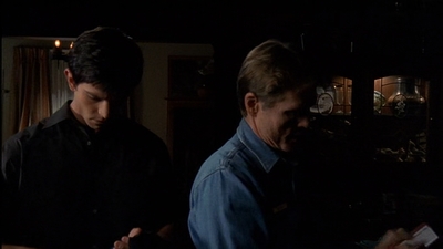 ROSWELL_-_E2X03_SURPRISE_099.jpg