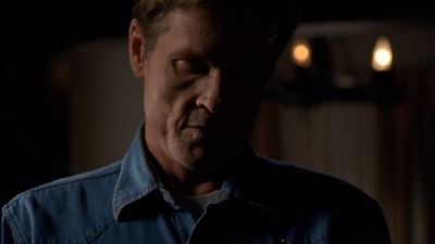 ROSWELL_-_E2X03_SURPRISE_104.jpg