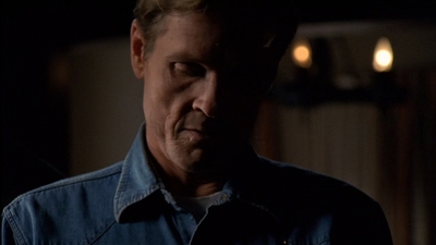ROSWELL_-_E2X03_SURPRISE_109.jpg