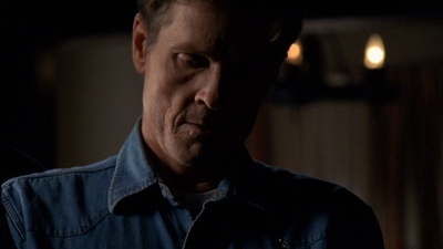 ROSWELL_-_E2X03_SURPRISE_120.jpg
