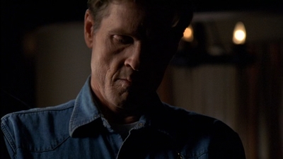 ROSWELL_-_E2X03_SURPRISE_123.jpg