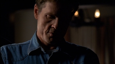 ROSWELL_-_E2X03_SURPRISE_125.jpg
