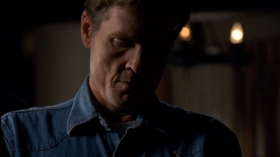 ROSWELL_-_E2X03_SURPRISE_128.jpg
