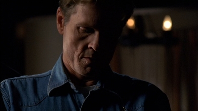 ROSWELL_-_E2X03_SURPRISE_130.jpg