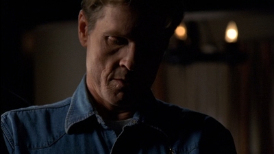 ROSWELL_-_E2X03_SURPRISE_131.jpg