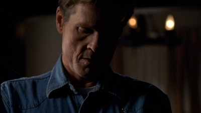 ROSWELL_-_E2X03_SURPRISE_139.jpg