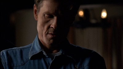 ROSWELL_-_E2X03_SURPRISE_147.jpg