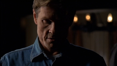 ROSWELL_-_E2X03_SURPRISE_190.jpg