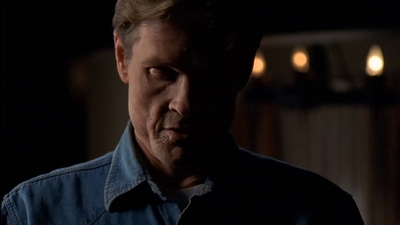 ROSWELL_-_E2X03_SURPRISE_191.jpg