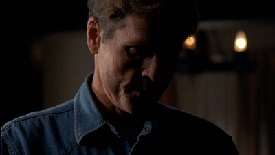ROSWELL_-_E2X03_SURPRISE_204.jpg