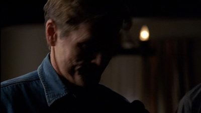 ROSWELL_-_E2X03_SURPRISE_208.jpg