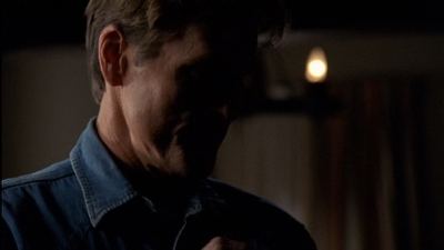 ROSWELL_-_E2X03_SURPRISE_225.jpg