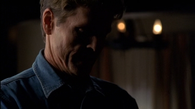 ROSWELL_-_E2X03_SURPRISE_240.jpg