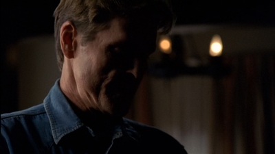 ROSWELL_-_E2X03_SURPRISE_255.jpg