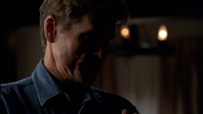 ROSWELL_-_E2X03_SURPRISE_258.jpg