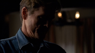 ROSWELL_-_E2X03_SURPRISE_260.jpg