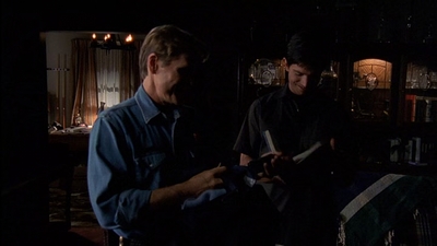 ROSWELL_-_E2X03_SURPRISE_273.jpg