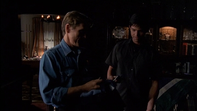 ROSWELL_-_E2X03_SURPRISE_281.jpg