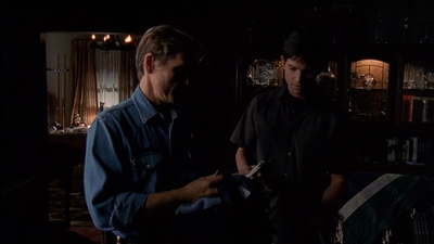 ROSWELL_-_E2X03_SURPRISE_287.jpg