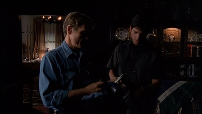 ROSWELL_-_E2X03_SURPRISE_288.jpg