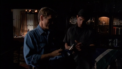 ROSWELL_-_E2X03_SURPRISE_290.jpg