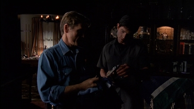 ROSWELL_-_E2X03_SURPRISE_293.jpg