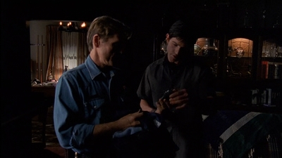 ROSWELL_-_E2X03_SURPRISE_295.jpg
