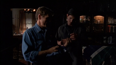 ROSWELL_-_E2X03_SURPRISE_297.jpg