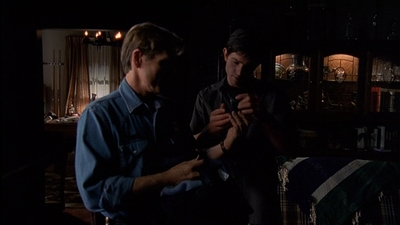 ROSWELL_-_E2X03_SURPRISE_301.jpg