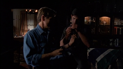 ROSWELL_-_E2X03_SURPRISE_305.jpg