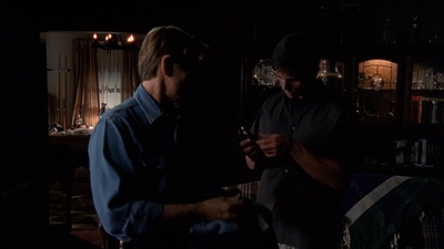 ROSWELL_-_E2X03_SURPRISE_315.jpg