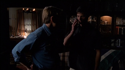 ROSWELL_-_E2X03_SURPRISE_345.jpg
