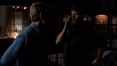ROSWELL_-_E2X03_SURPRISE_374.jpg