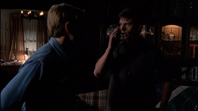 ROSWELL_-_E2X03_SURPRISE_375.jpg