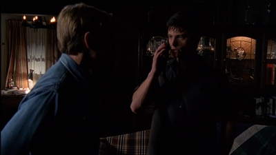 ROSWELL_-_E2X03_SURPRISE_384.jpg