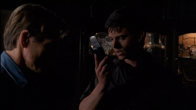 ROSWELL_-_E2X03_SURPRISE_450.jpg